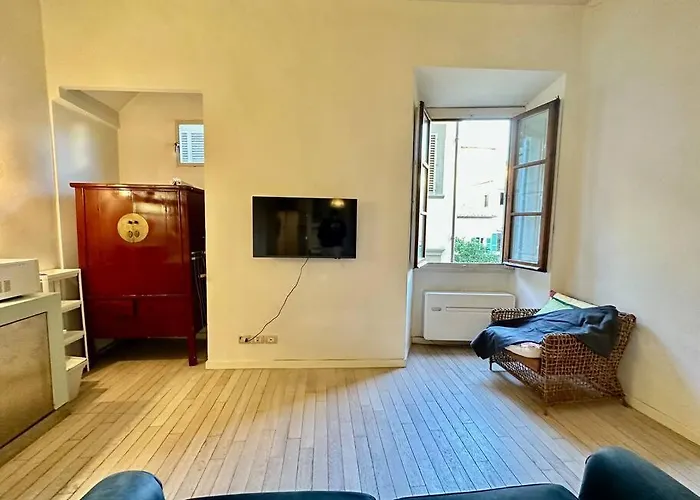 Near Ponte Vecchio: Central Luxury Flat